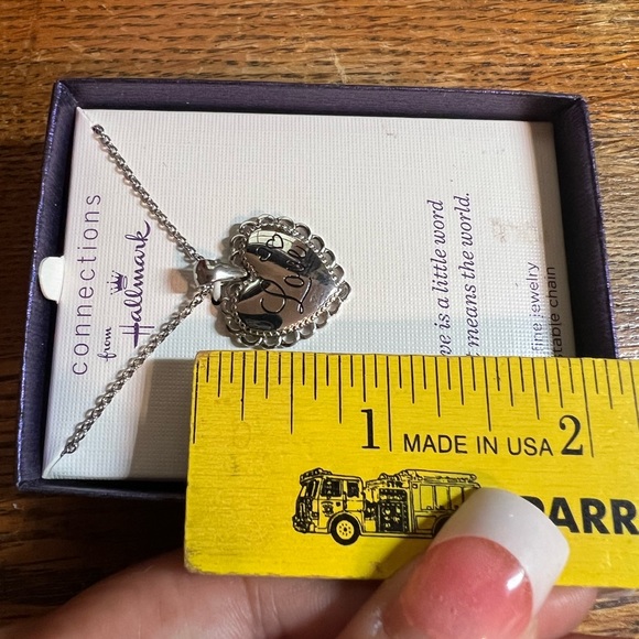 Connections from Hallmark Silver-tone Love Heart Pendant Necklace New in the Box - Picture 13 of 15